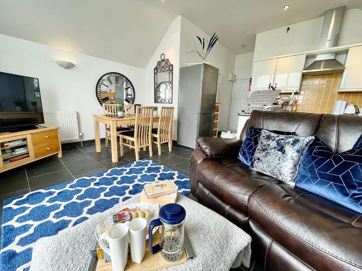 The Mermaids Watch Pendine Dog Friendly With Cymru Holidays Extérieur photo