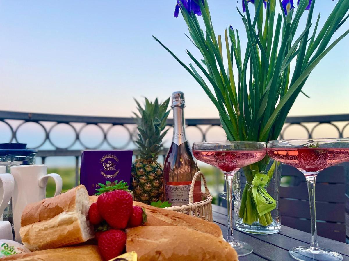 The Mermaids Watch Pendine Dog Friendly With Cymru Holidays Extérieur photo